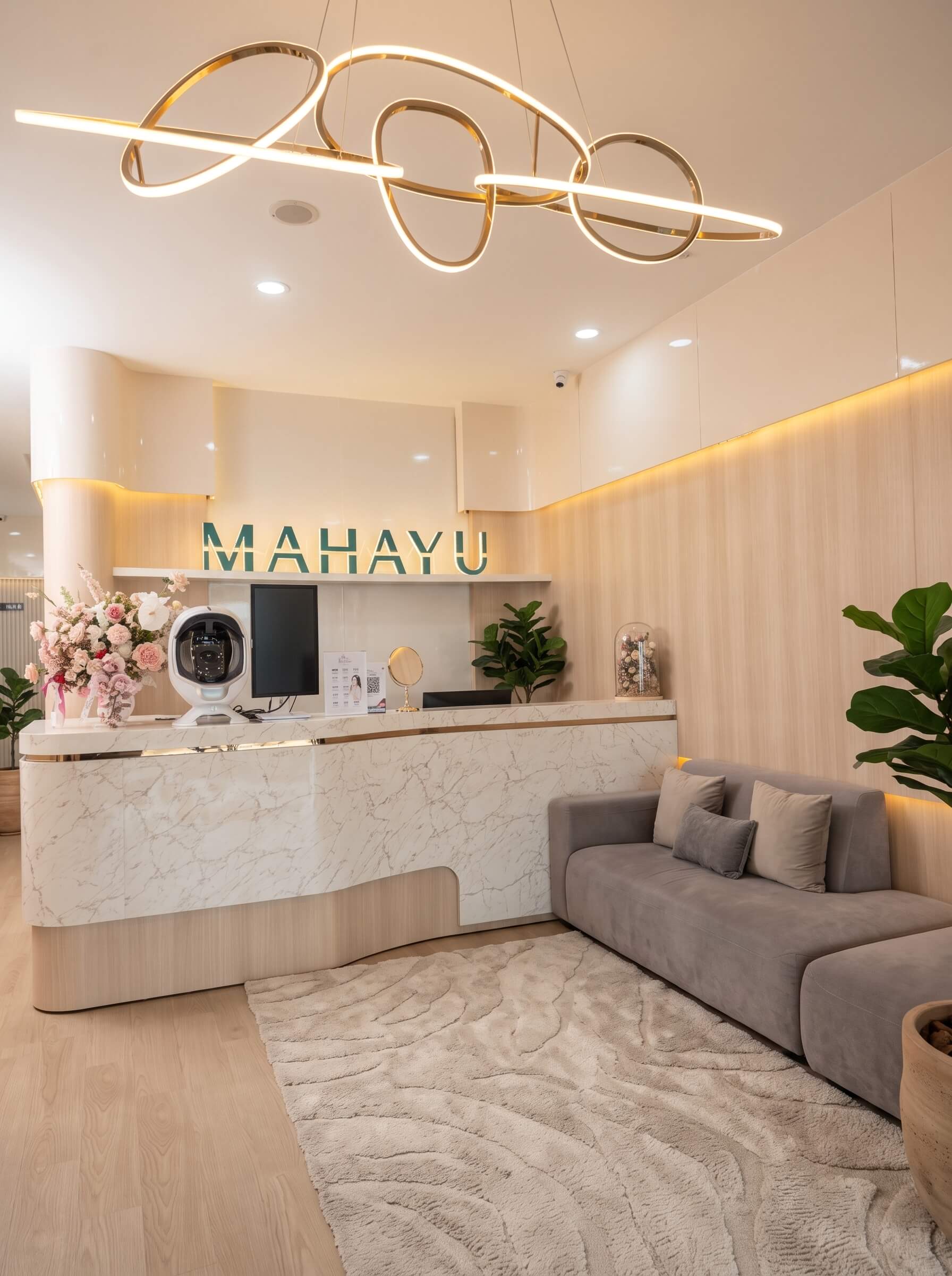 Suasana Ruang Perawatan dan Resepsionis Mahayu Aesthetic Clinic
